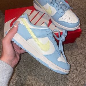 Dunk low W 7.5/M 6. Ocean Bliss